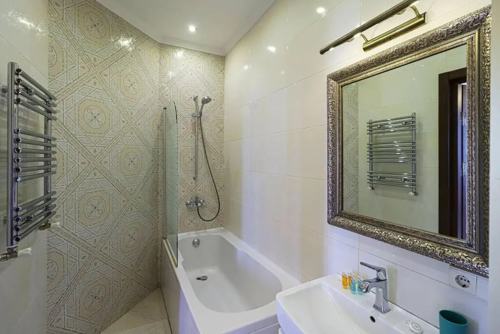 Image 2 of 1BR Apart In Abanotubani w views-By Wehost