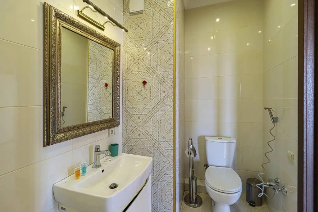 Image 6 of 1BR Apart In Abanotubani w views-By Wehost