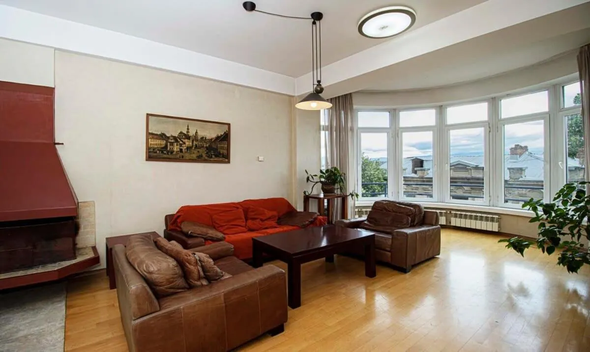 Image of 1BR apartment with balcony on Mtatsminda