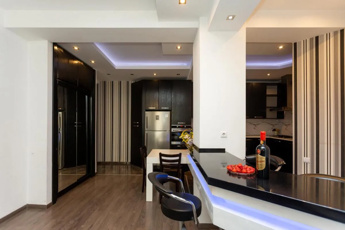 Image 4 of 2BR, 2BA Apartment in the City Hub