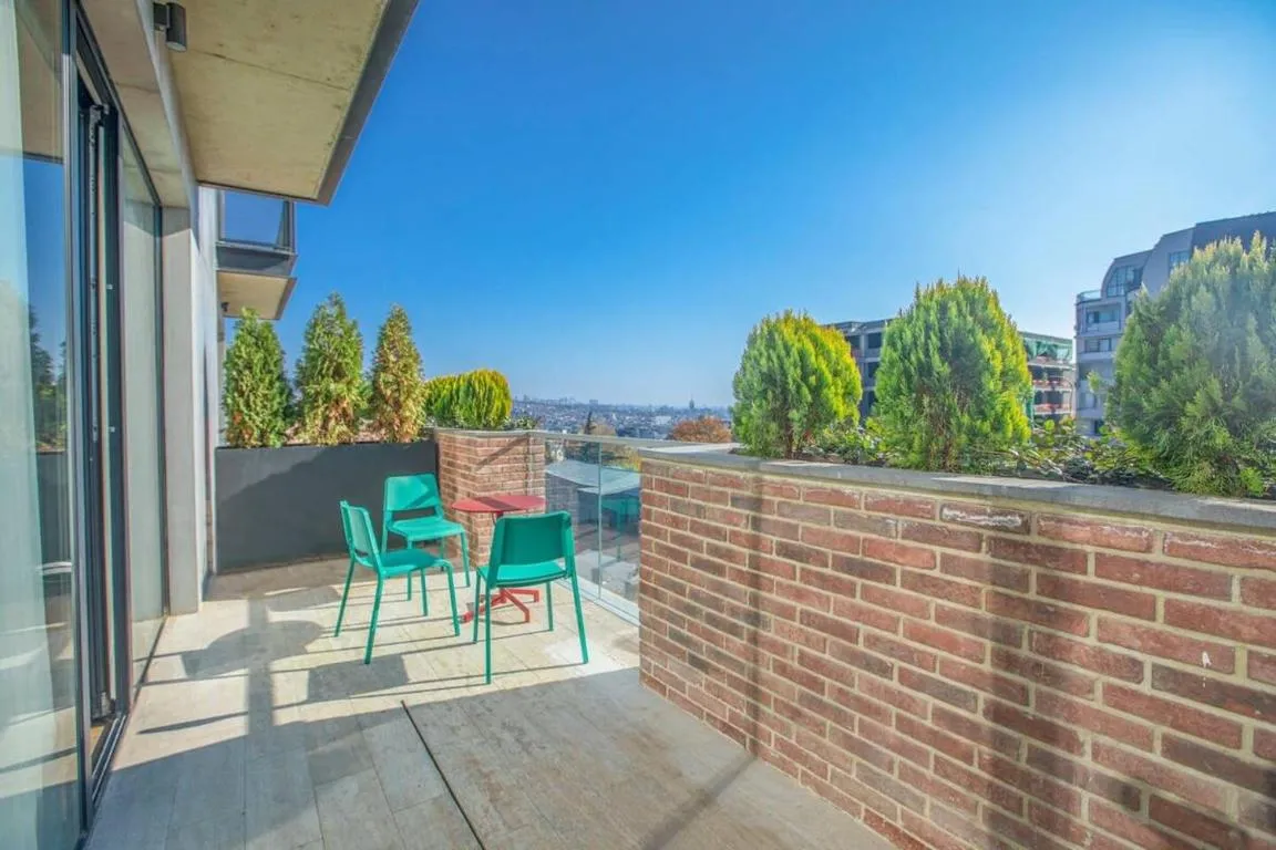 Image of 2BR apartment with 2 balconies in heart of the city