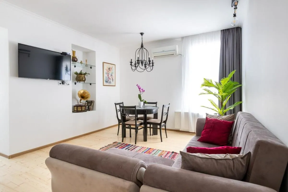 Image 4 of 2 Bedroom Apartment behind Opera House
