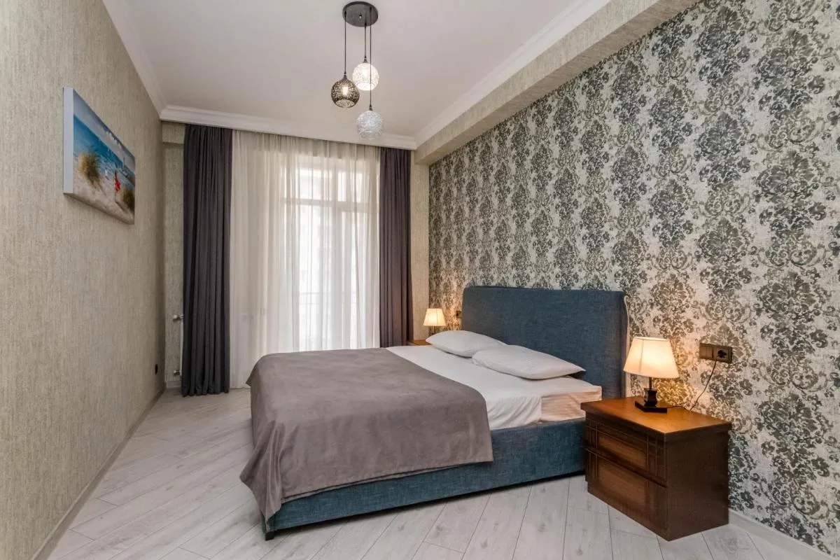 Image 2 of 4 bedroom accommodation in the central district