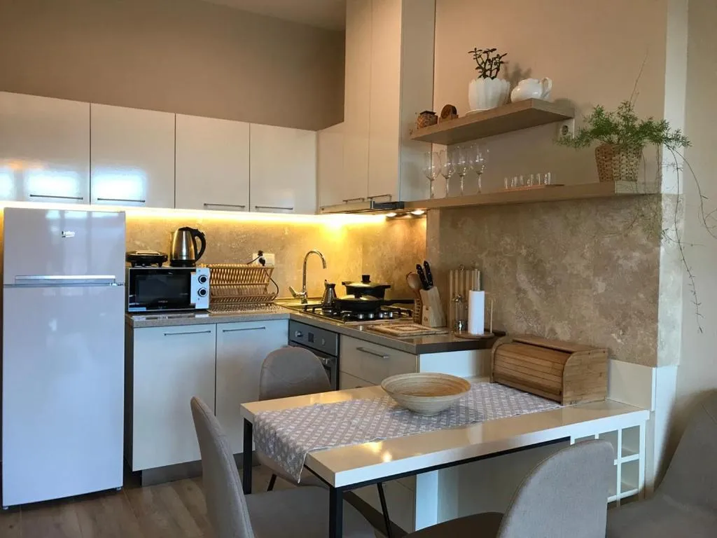 Image 2 of Ameri Plaza Green Apartments