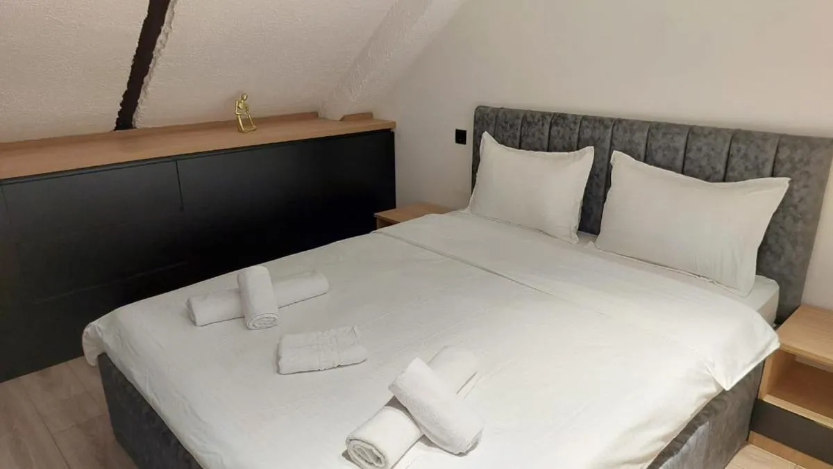 Image 2 of Brand new 1BR Top Moedani