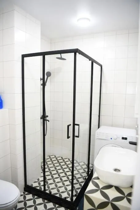 Image 3 of Brand new 1 BR apartment in Ortachala, Old City