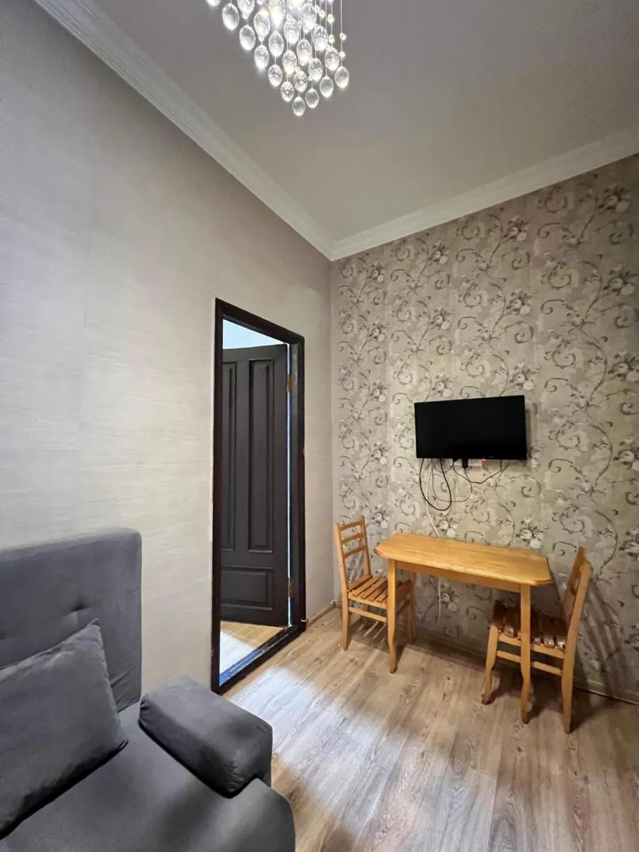 Image 3 of COMFY Apartment