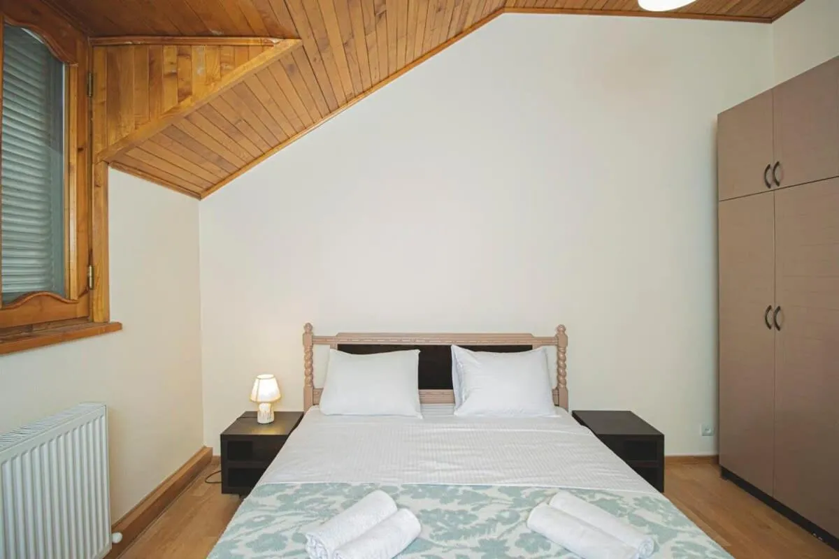 Image 5 of Central 4BR Apt for Groups & Families – By Wehost