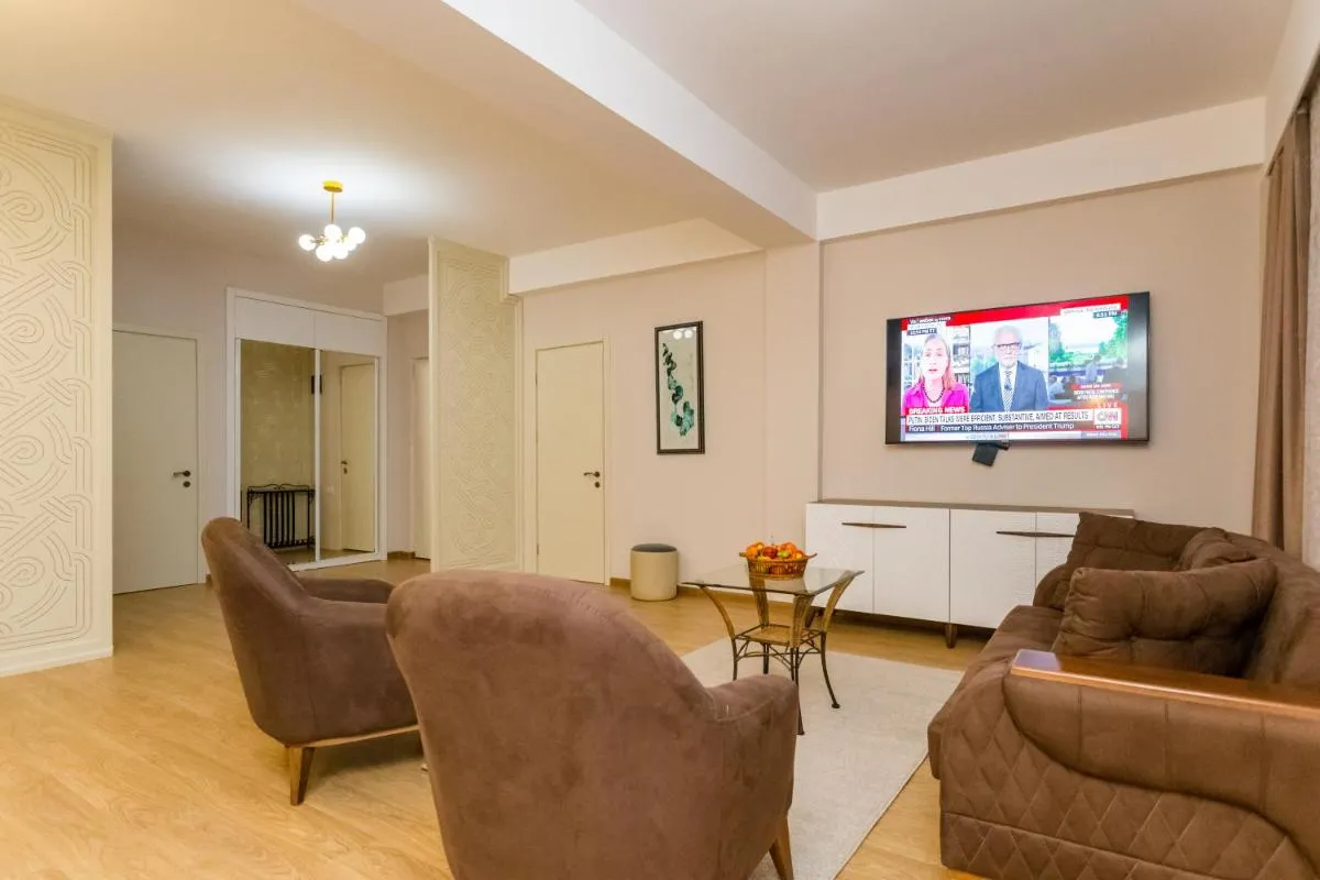 Image 4 of Central Comfort Place l