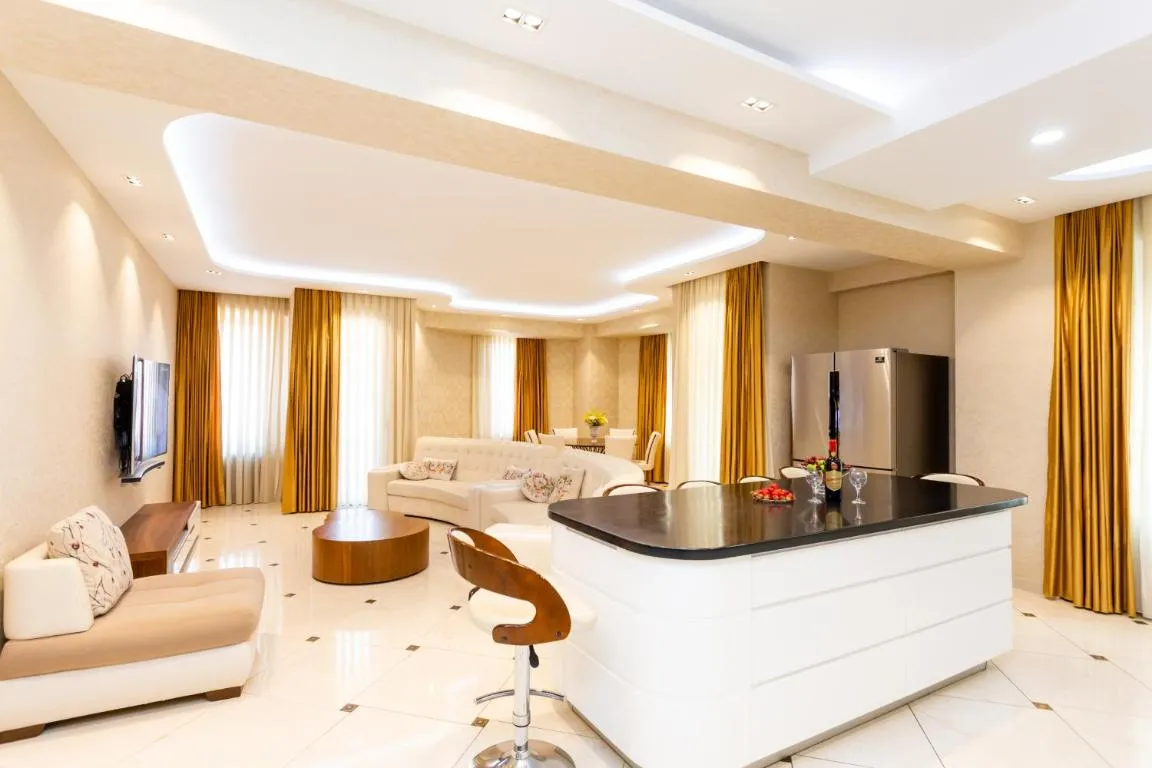 Image of Central Cozy 3BD-2BATH Apartment