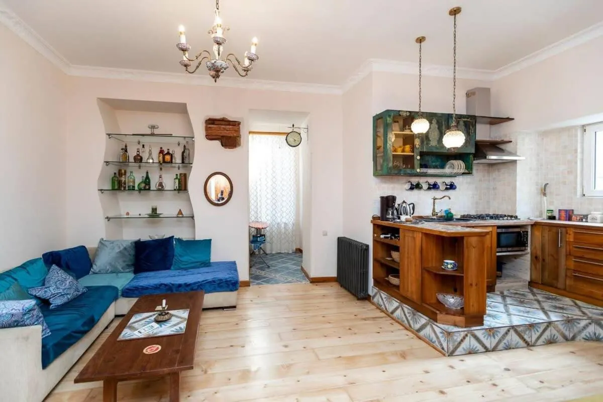 Image 3 of Colorful apt w a furnished terrace 2 min from Rustaveli avenue
