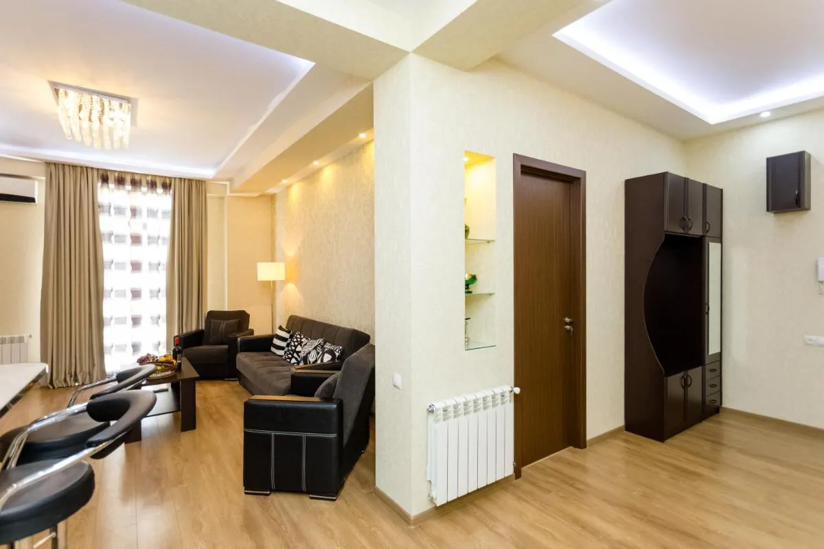 Image 6 of Comfy Home l