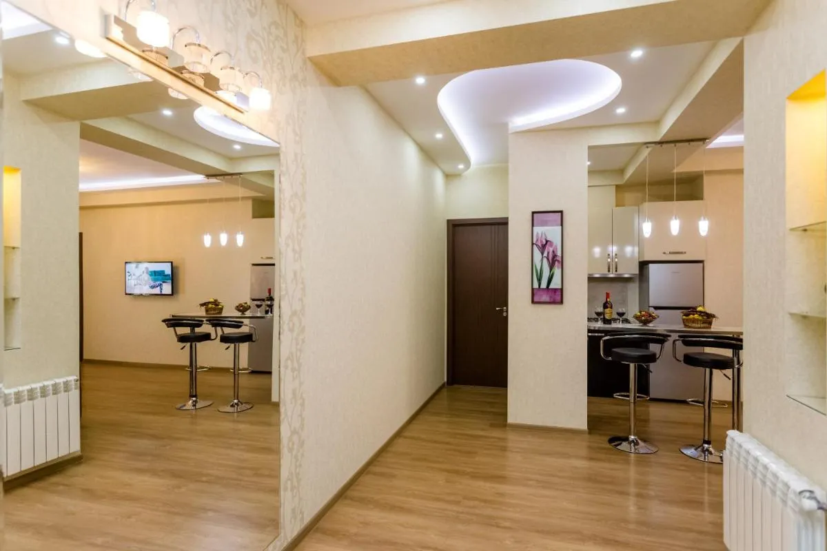Image 2 of Comfy Home l