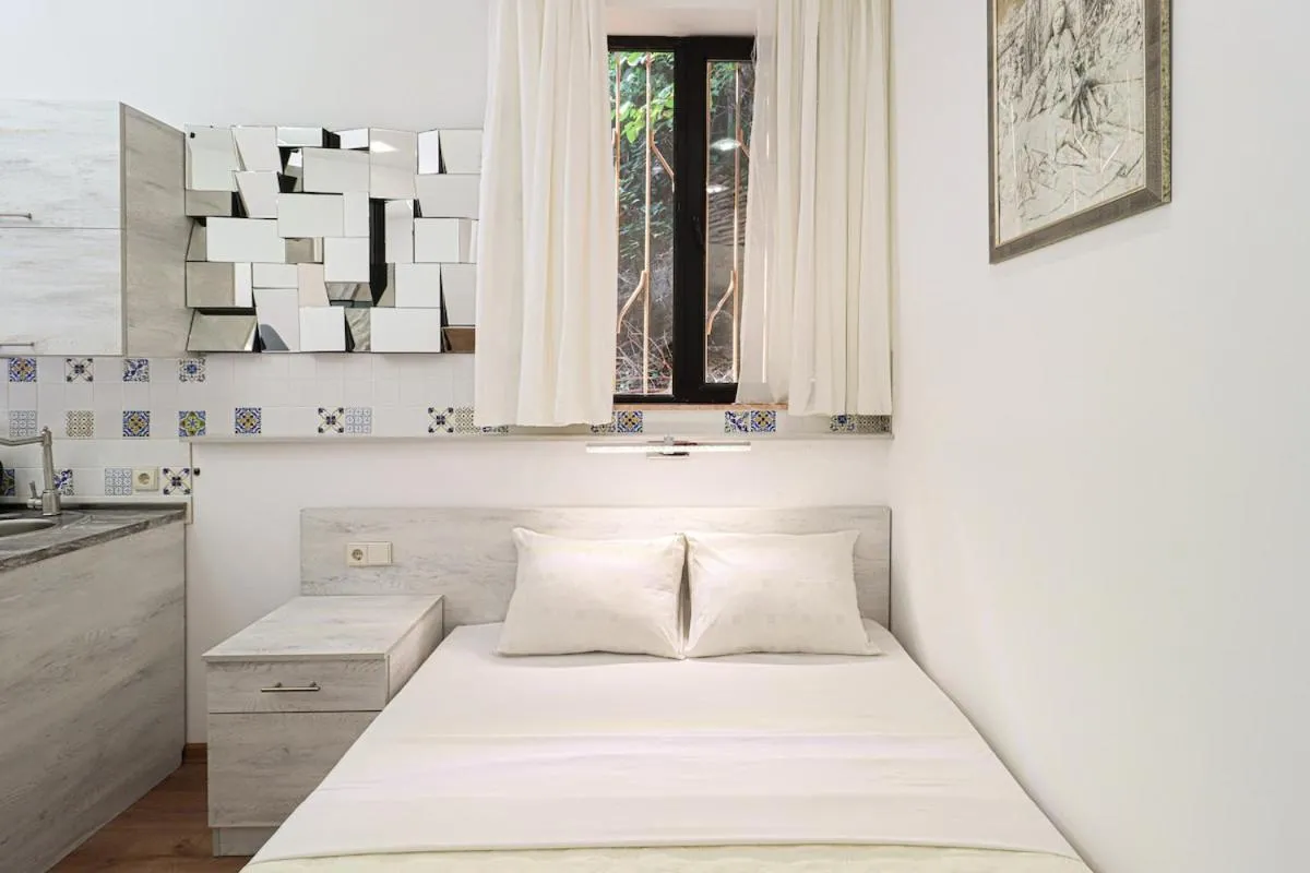 Image 1 of Cozy Studio with balcony near Rustaveli By Wehost
