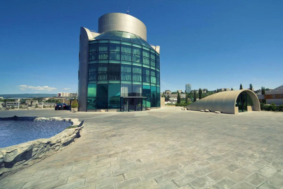 Image 3 of Cruise Hotel