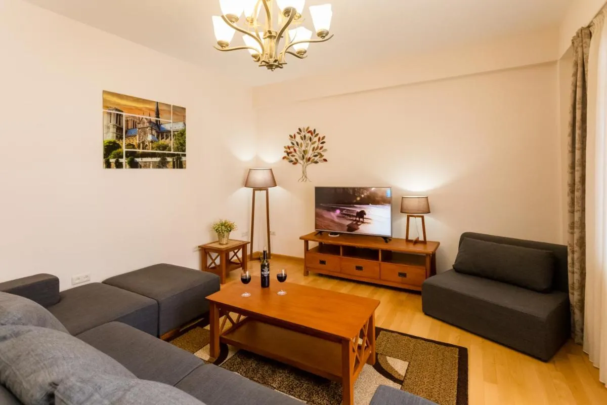 Image 3 of Downtown Two Bedroom Apartment V