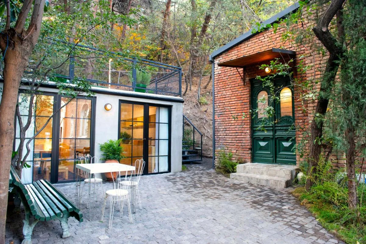 Image 2 of Funicular Inn Apartments