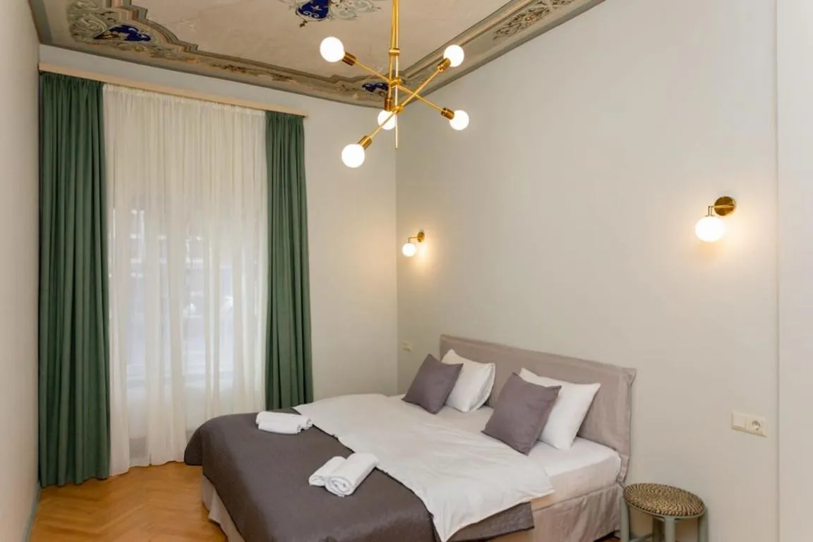 Image of Historic Modern 1BR Apartment In The Centre