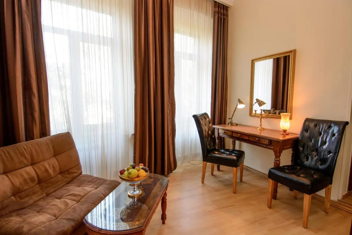 Image 1 of Hotel British House