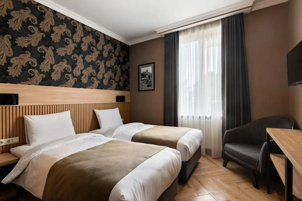 Image 2 of Hotel Old Wall