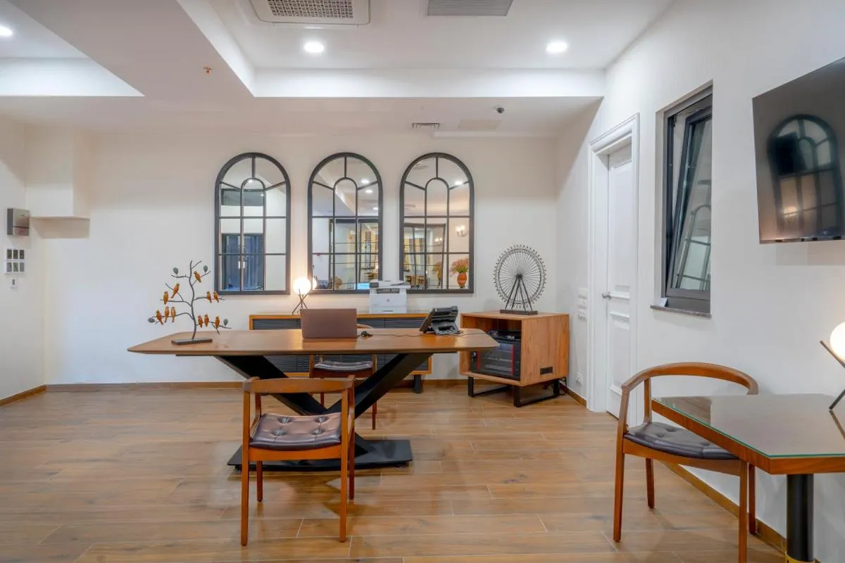 Image 4 of Iris Hotel