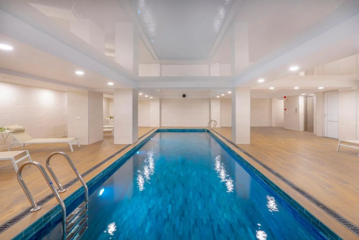 Image 3 of Iris Hotel