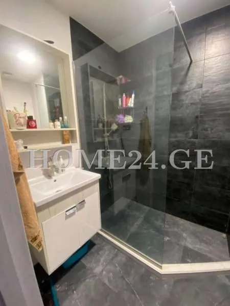 Image 2 of Lisi Lux Apart1