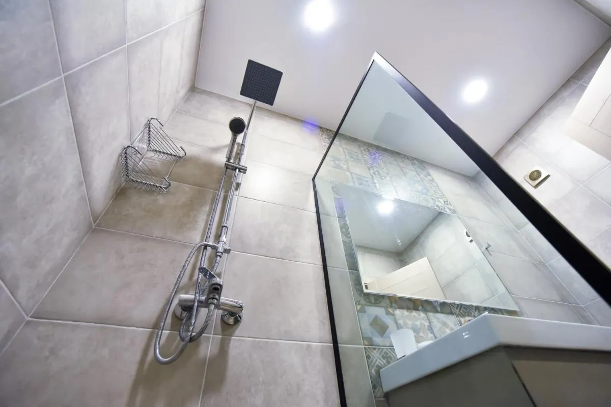 Image 2 of Lomina Apartment