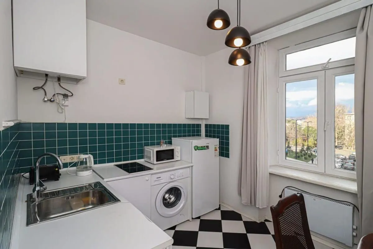 Image 3 of Lovely 1BR Apt next to Stamba Rooms