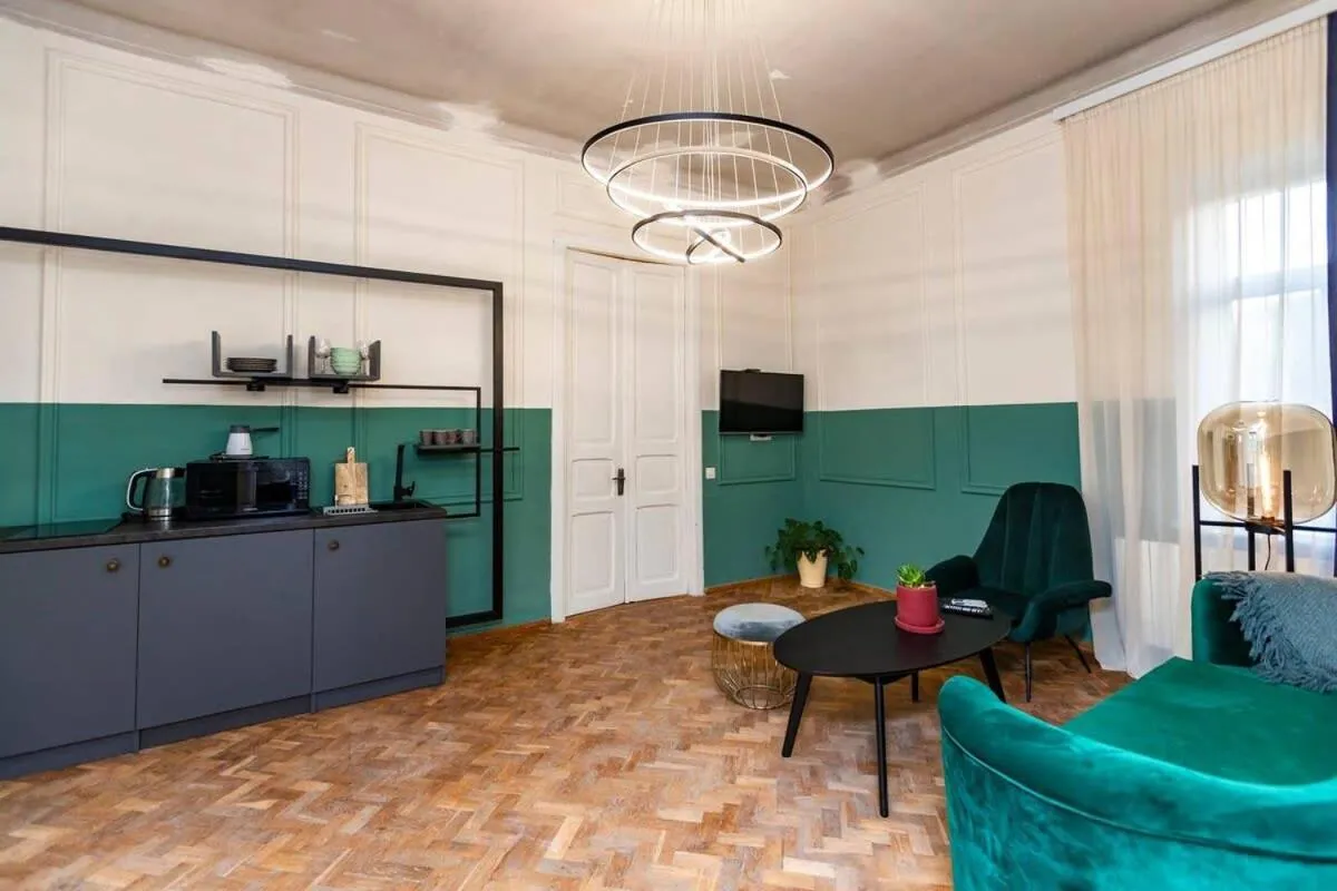 Image 3 of Luminous and stylish 2BR apt in the city center