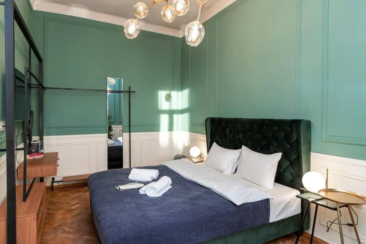 Image 5 of Luminous and stylish 2BR apt in the city center
