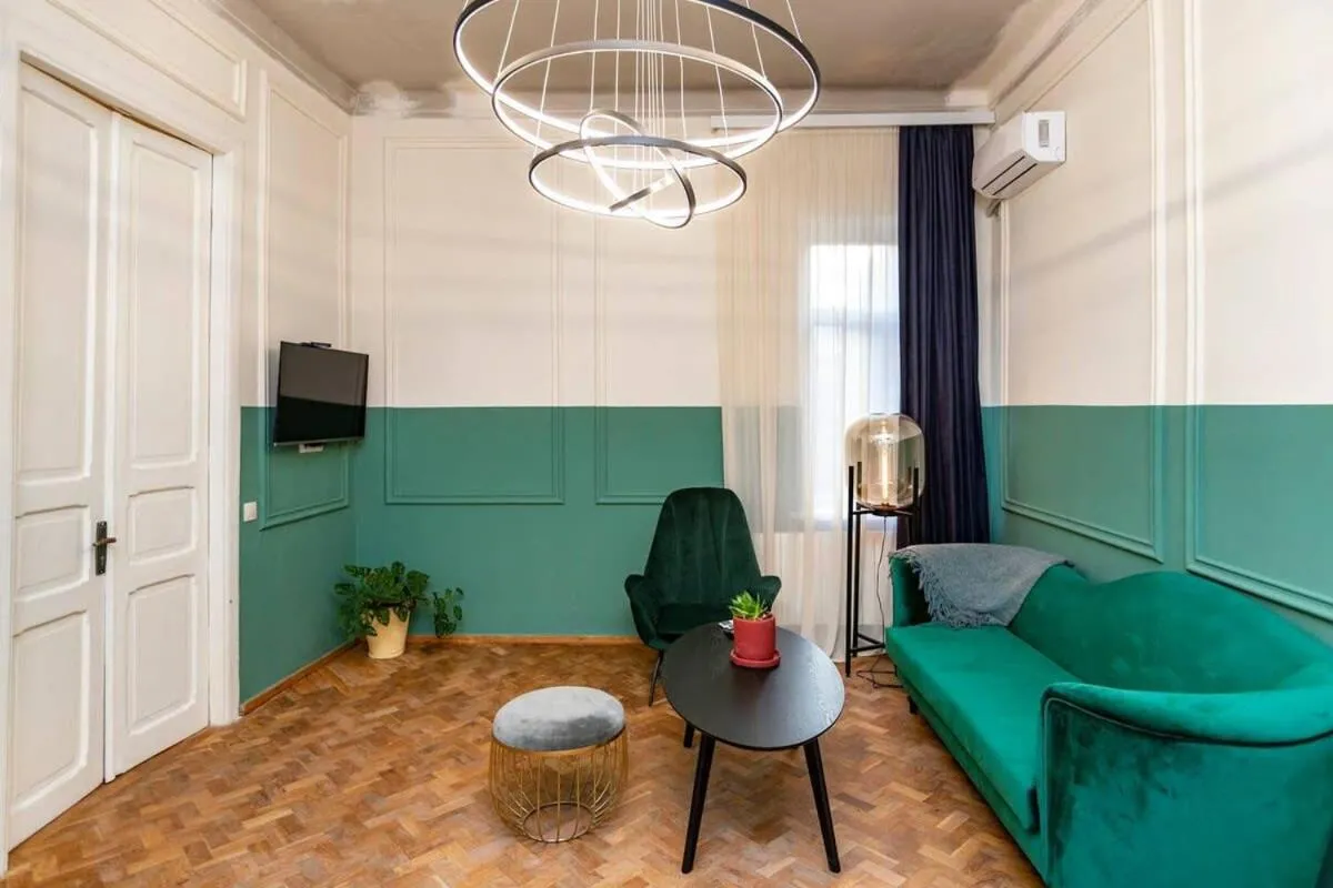 Image 4 of Luminous and stylish 2BR apt in the city center