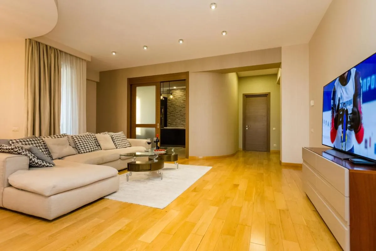Image 4 of Luxury Landing