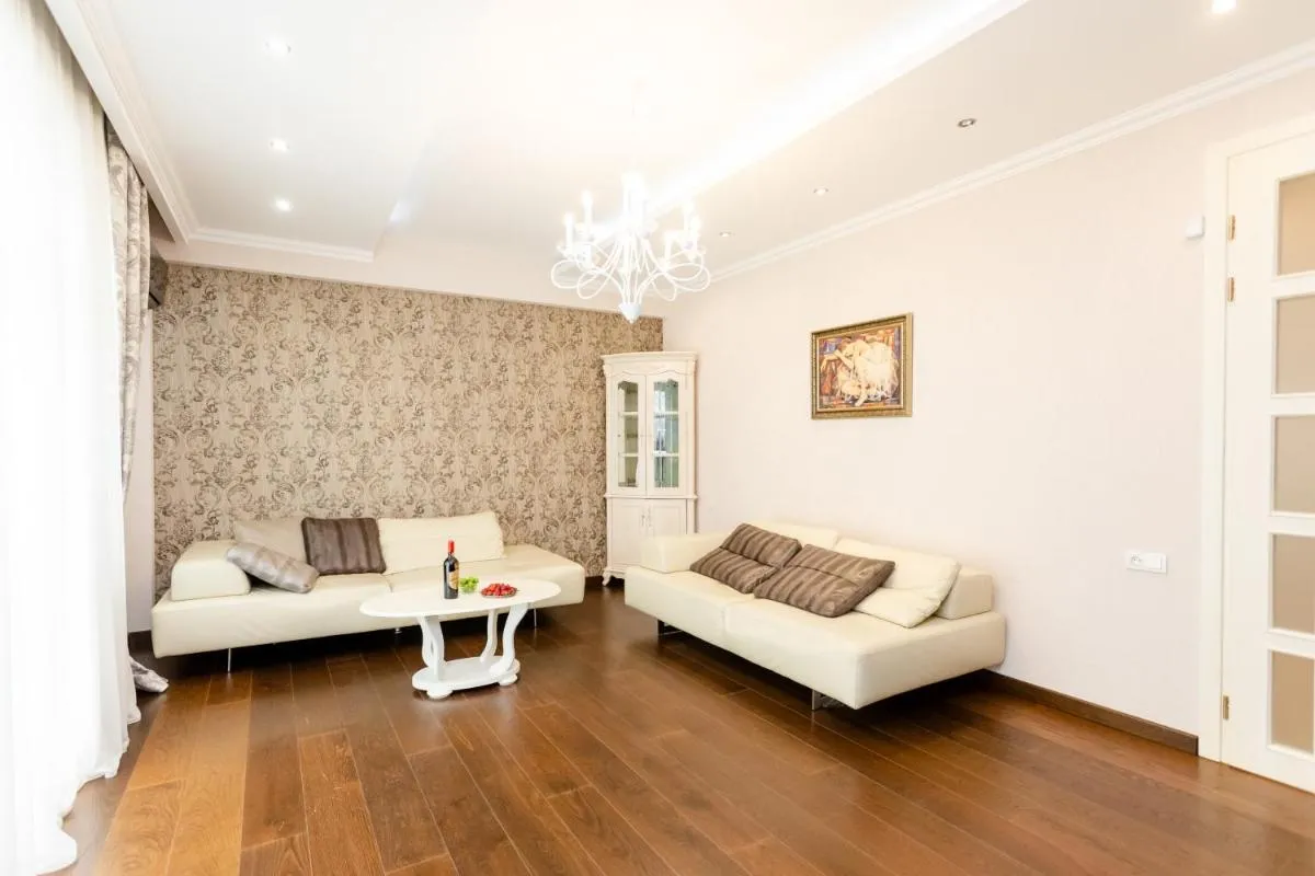 Image 3 of Luxury Landing V