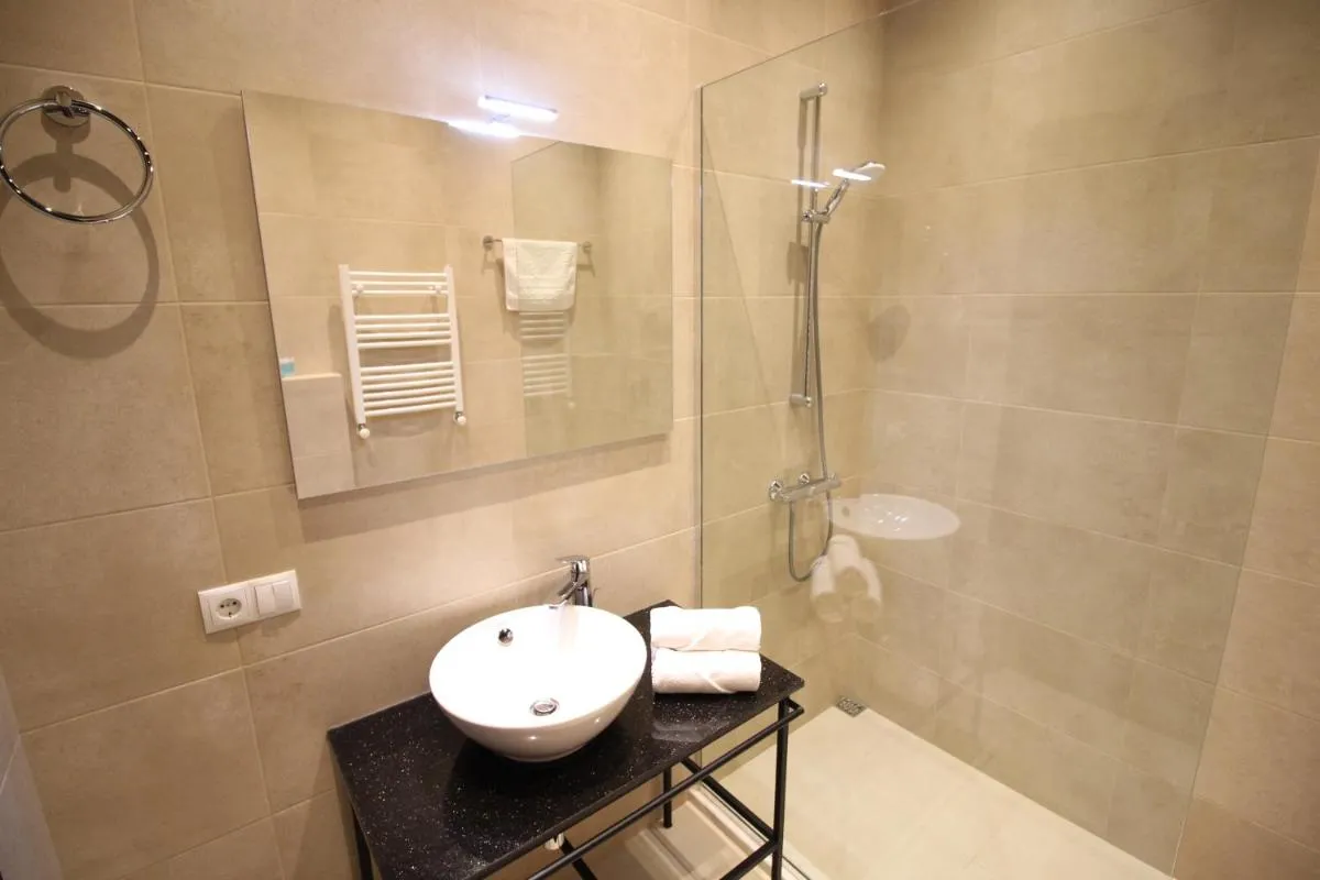 Image 3 of Maxela Apartments
