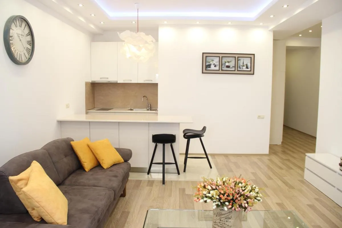 Image 4 of Maxela Apartments