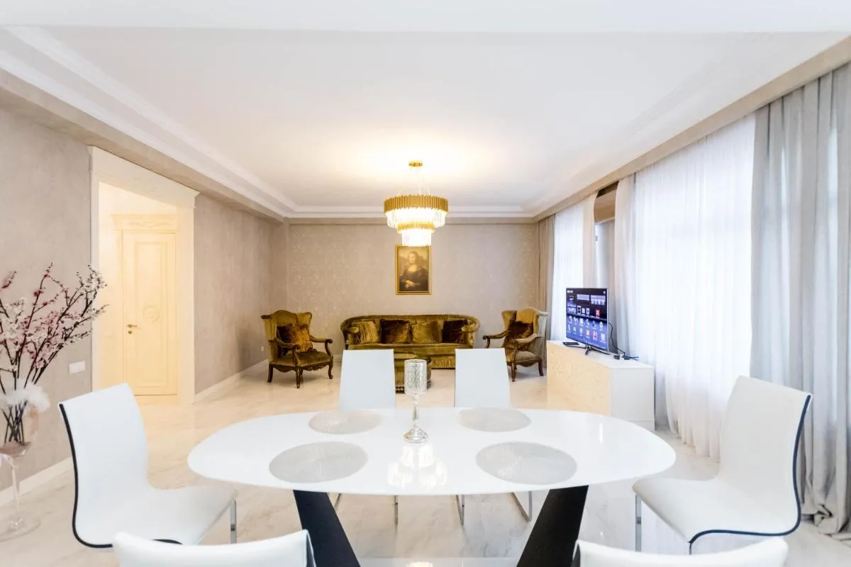 Image 1 of NEW-Downtown Apartment lll