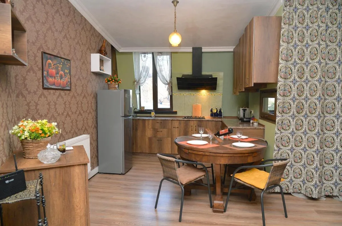Image 2 of Natia’s apartment on Dadiani st.