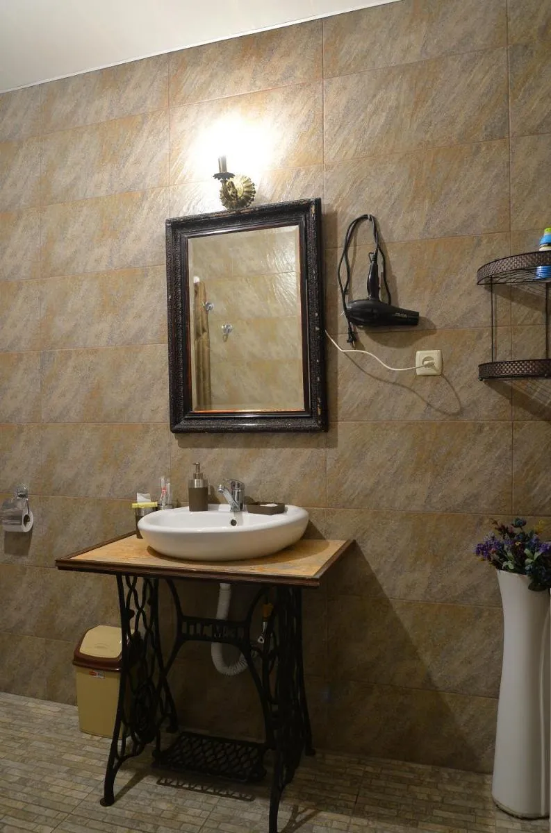 Image 3 of Natia’s apartment on Dadiani st.