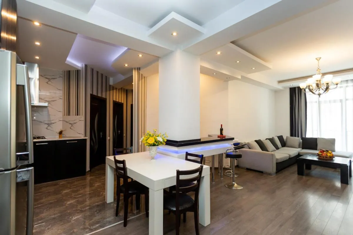 Image 5 of New Central Suite