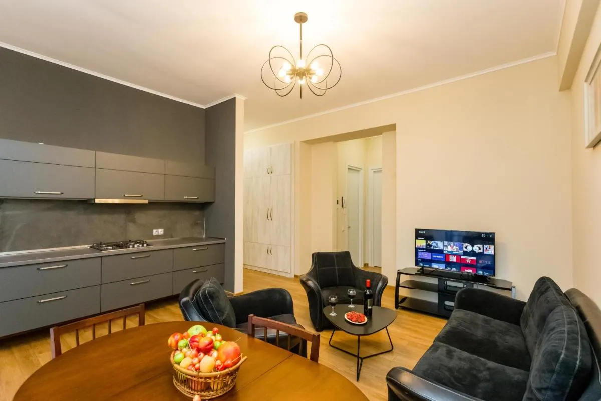 Image 4 of New!-Downtown Apartment ll