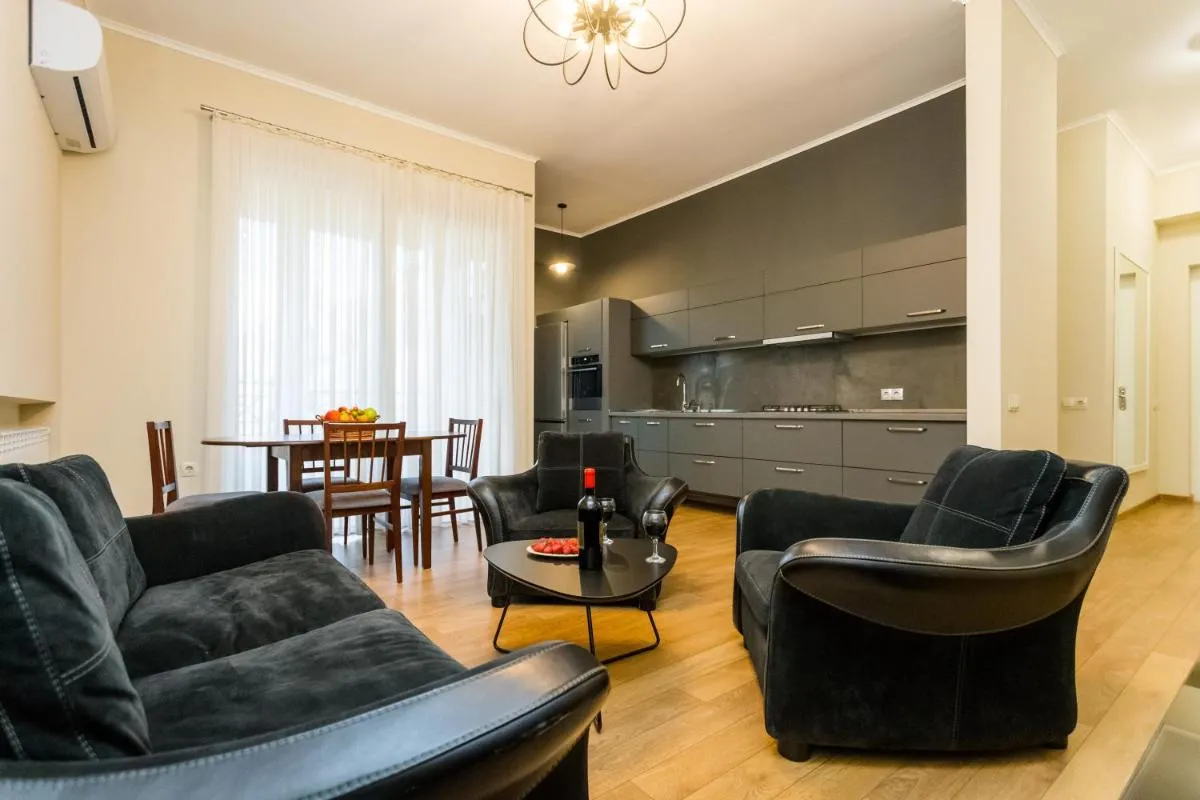 Image 5 of New!-Downtown Apartment ll