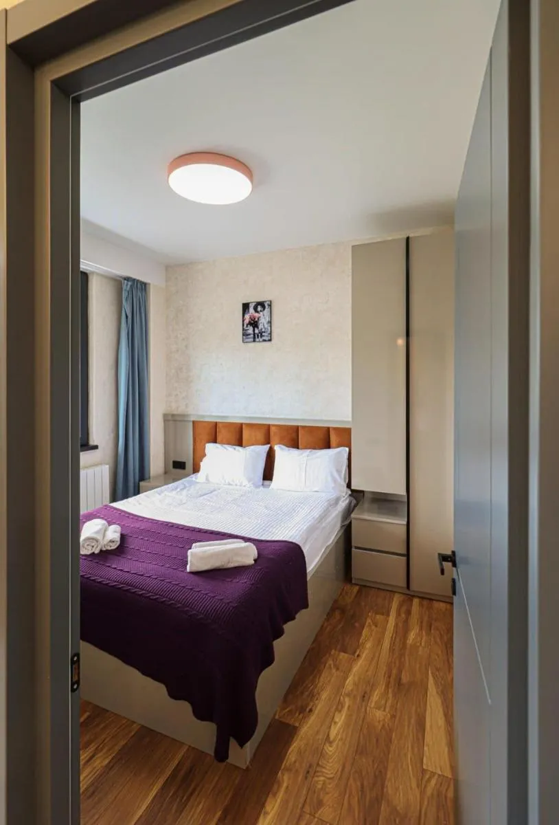 Image 3 of Newly Renovated Stylish 1BR Apartment For 4