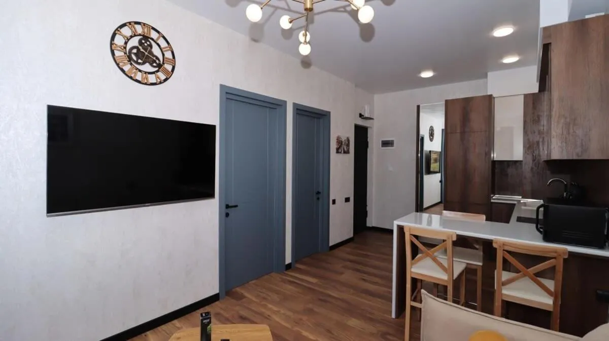 Image 4 of Newly Renovated Stylish 1BR Apartment For 4