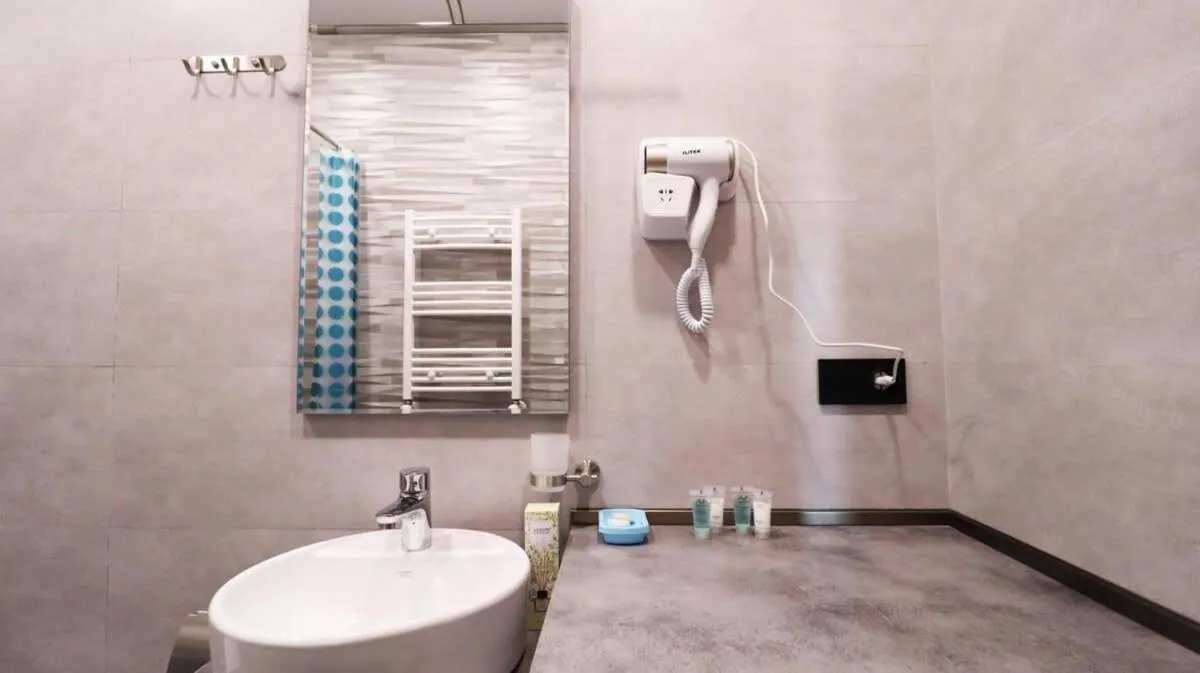 Image 1 of Newly Renovated Stylish 1BR Apartment For 4