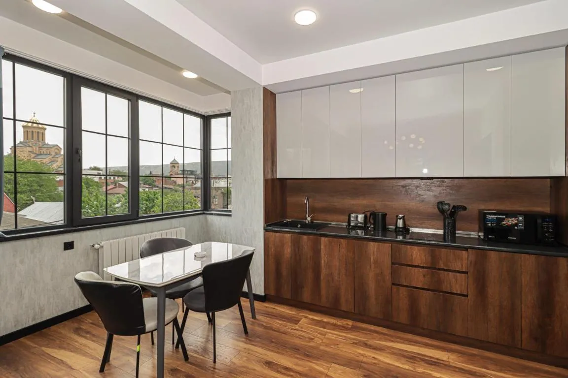 Image of Newly Renovated Stylish Apart W stunning views