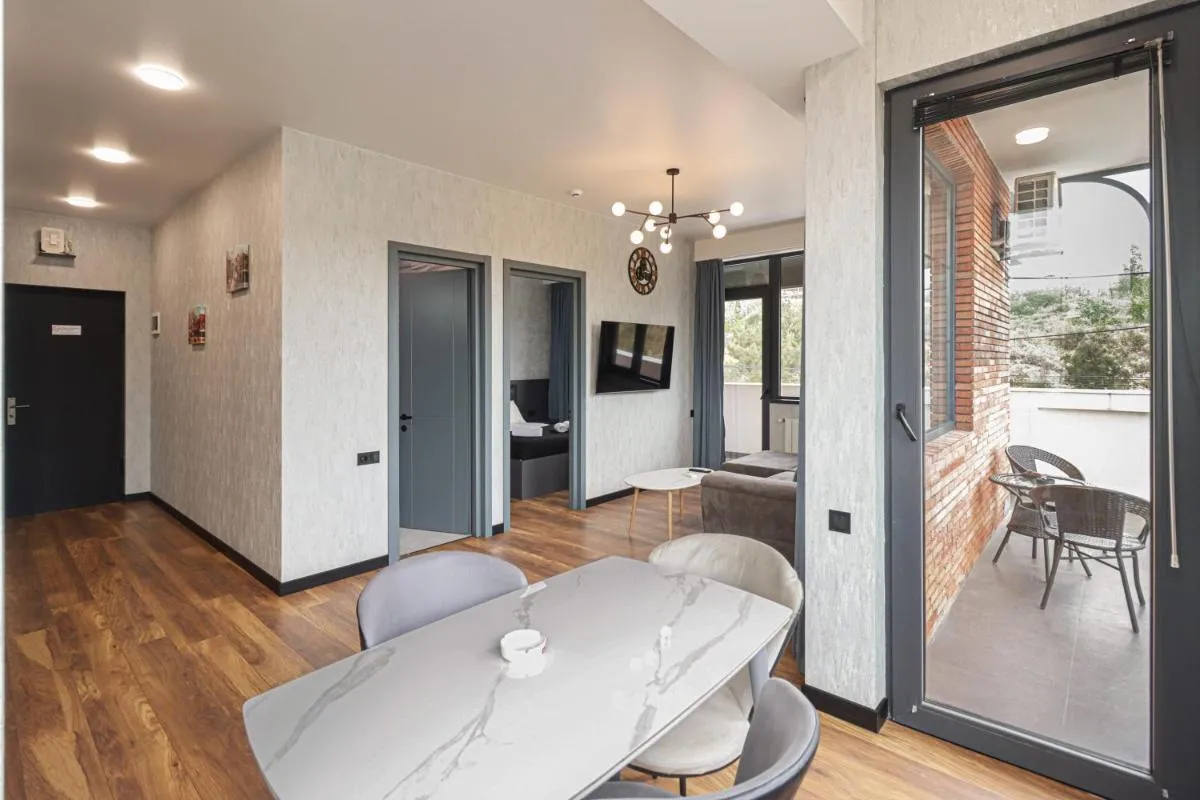Image 4 of Newly Renovated Stylish Apart W stunning views