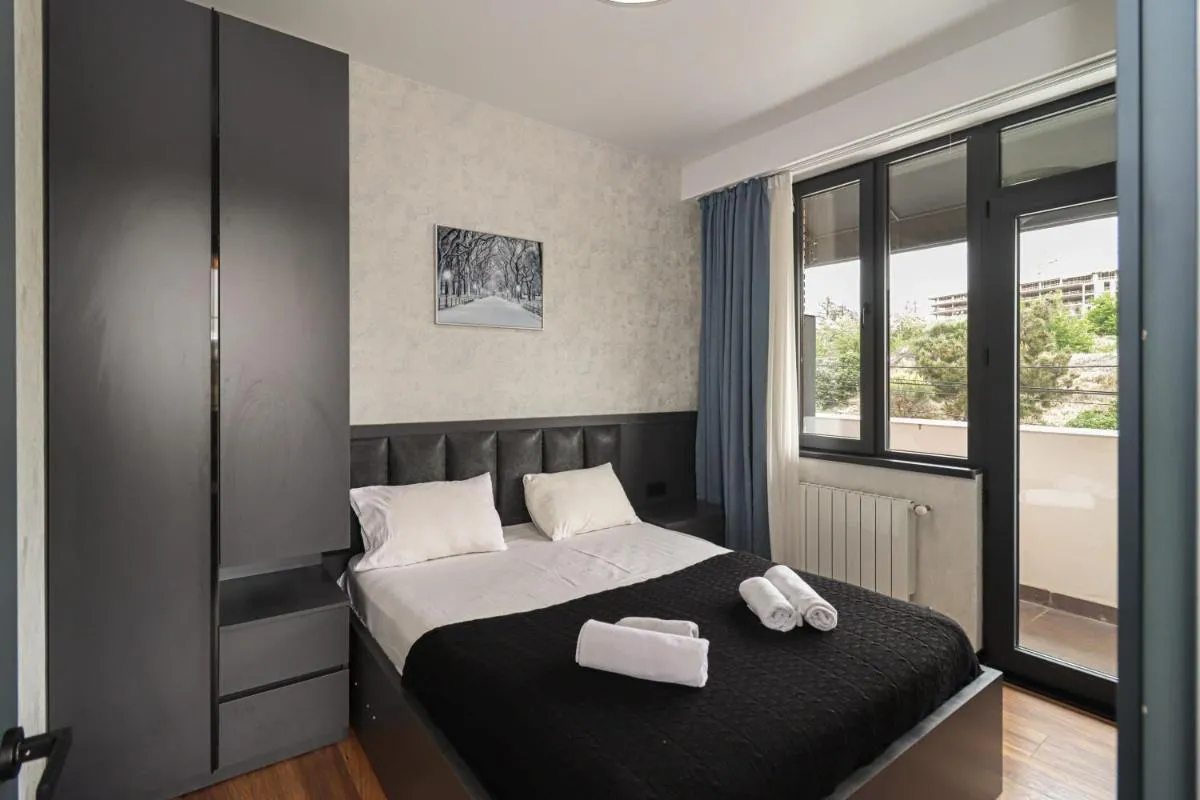 Image 6 of Newly Renovated Stylish Apart W stunning views