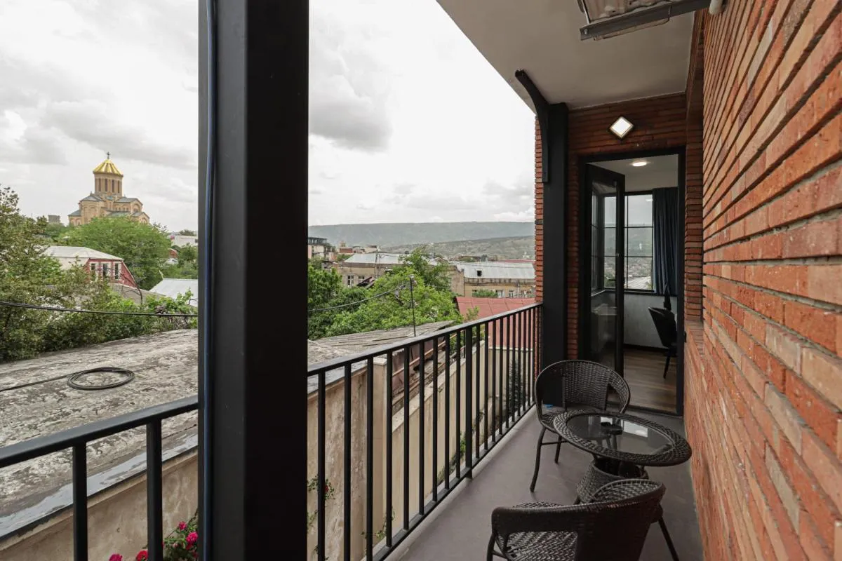 Image 5 of Newly Renovated Stylish Apart W stunning views