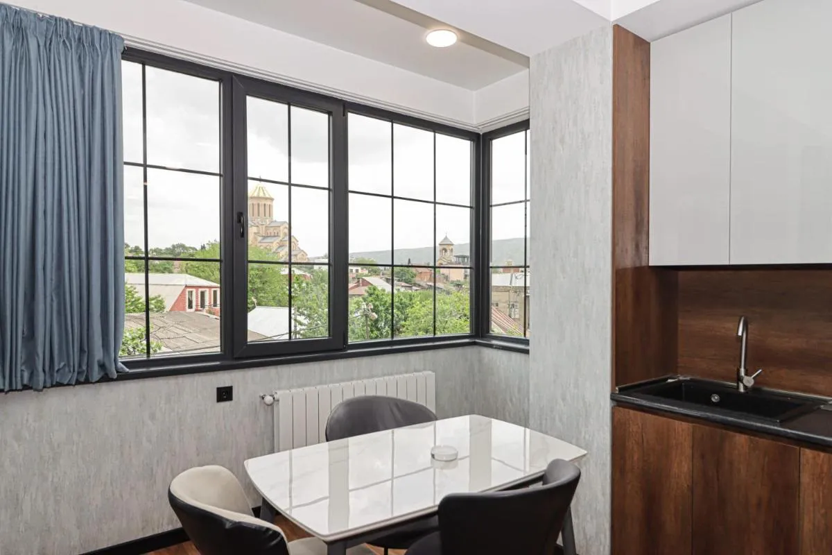 Image 2 of Newly Renovated Stylish Apart W stunning views